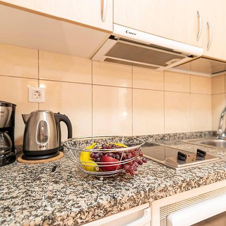 Apartamentos En El Centro De Los Cristianos アロナ エクステリア 写真