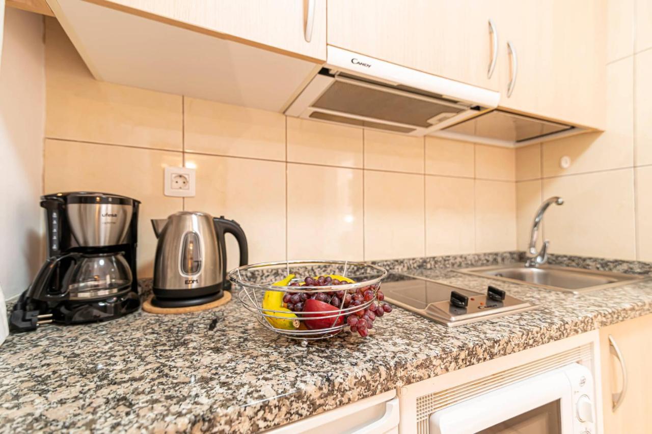Apartamentos En El Centro De Los Cristianos アロナ エクステリア 写真