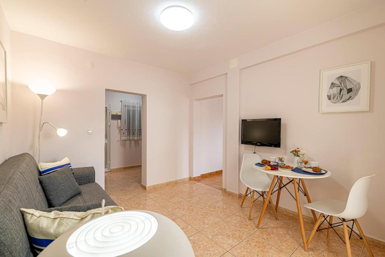 Apartamentos En El Centro De Los Cristianos アロナ エクステリア 写真
