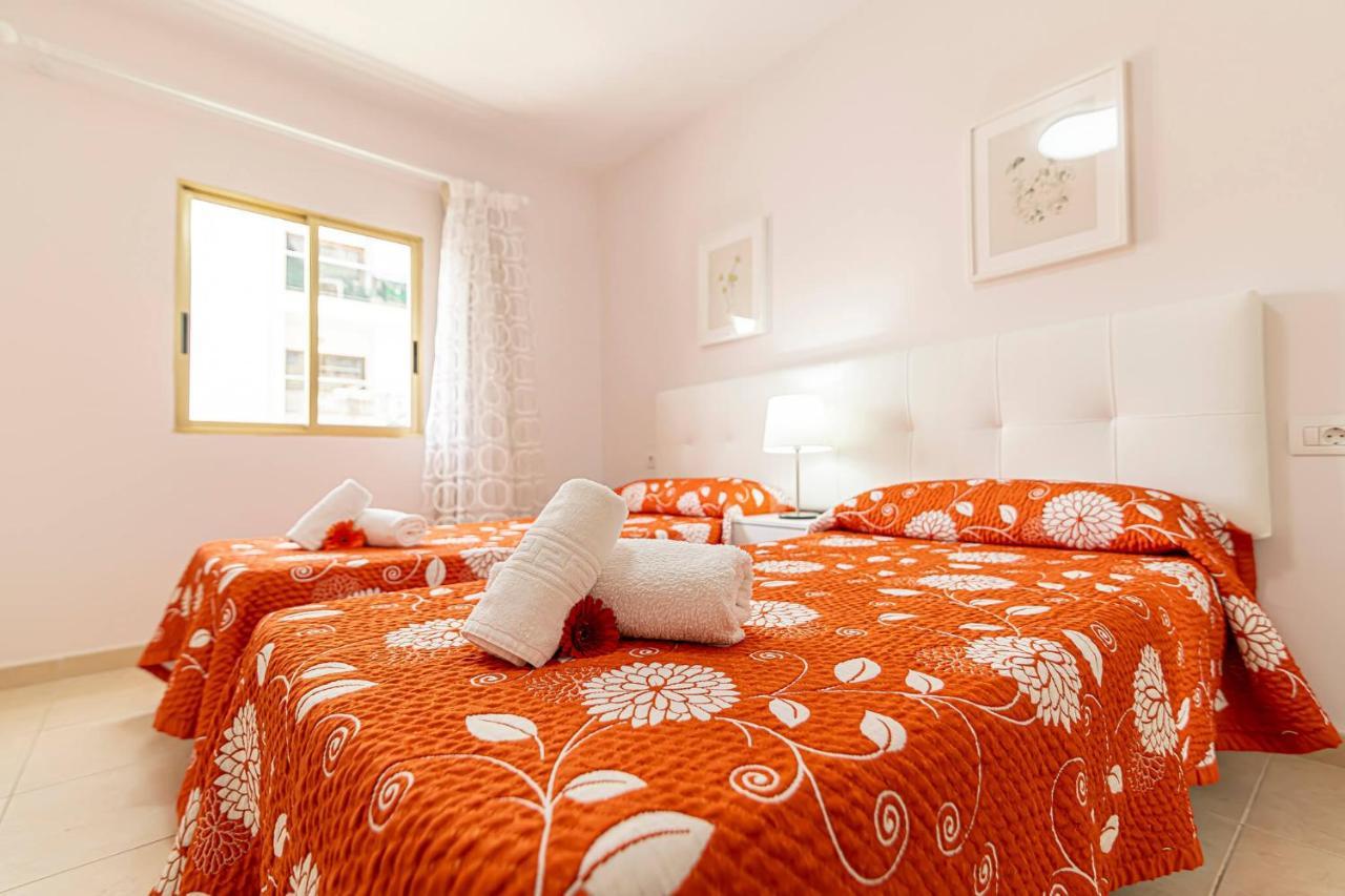 Apartamentos En El Centro De Los Cristianos アロナ エクステリア 写真