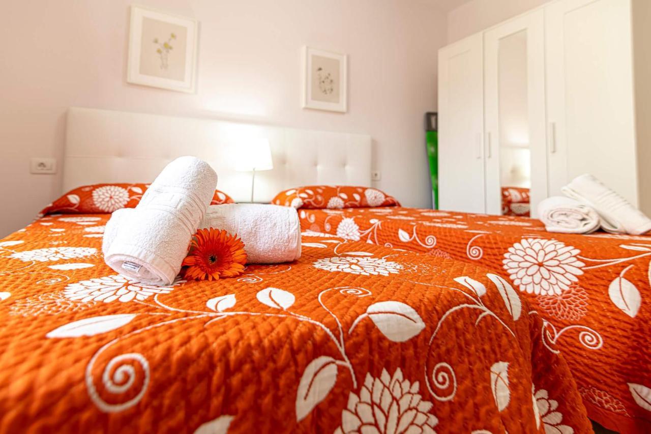 Apartamentos En El Centro De Los Cristianos アロナ エクステリア 写真