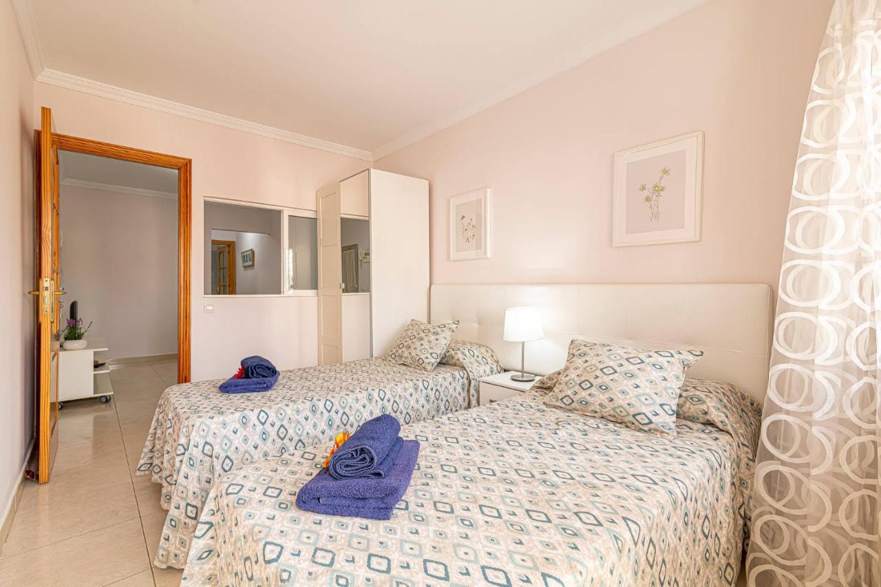 Apartamentos En El Centro De Los Cristianos アロナ エクステリア 写真