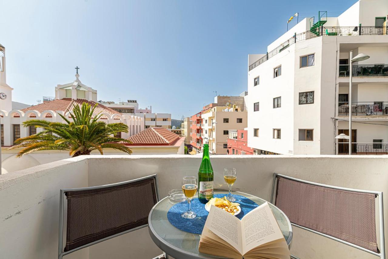 Apartamentos En El Centro De Los Cristianos アロナ エクステリア 写真