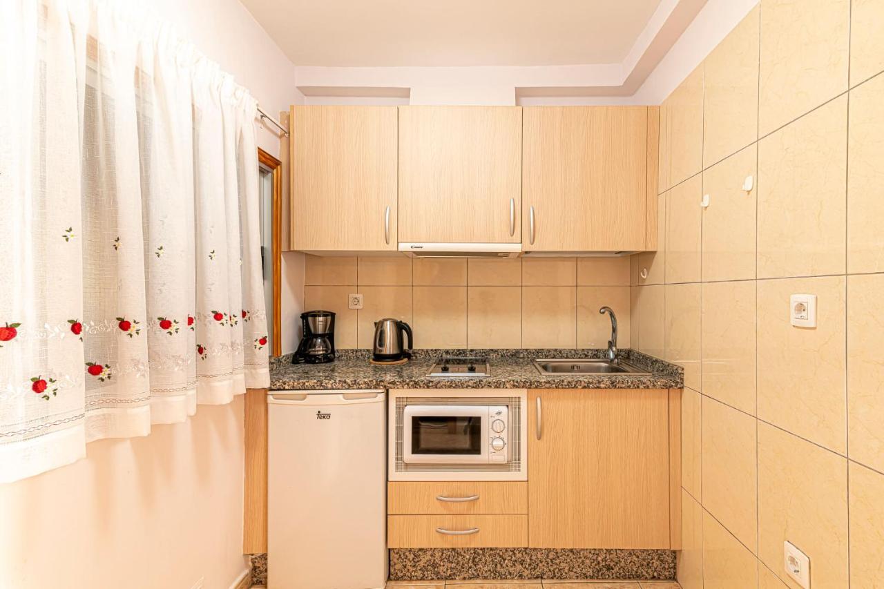 Apartamentos En El Centro De Los Cristianos アロナ エクステリア 写真