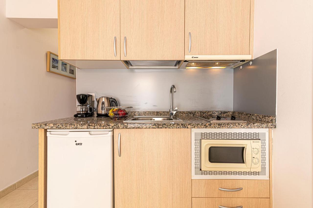 Apartamentos En El Centro De Los Cristianos アロナ エクステリア 写真