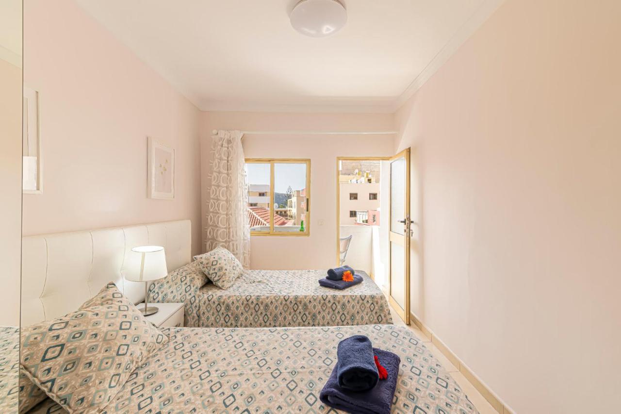 Apartamentos En El Centro De Los Cristianos アロナ エクステリア 写真