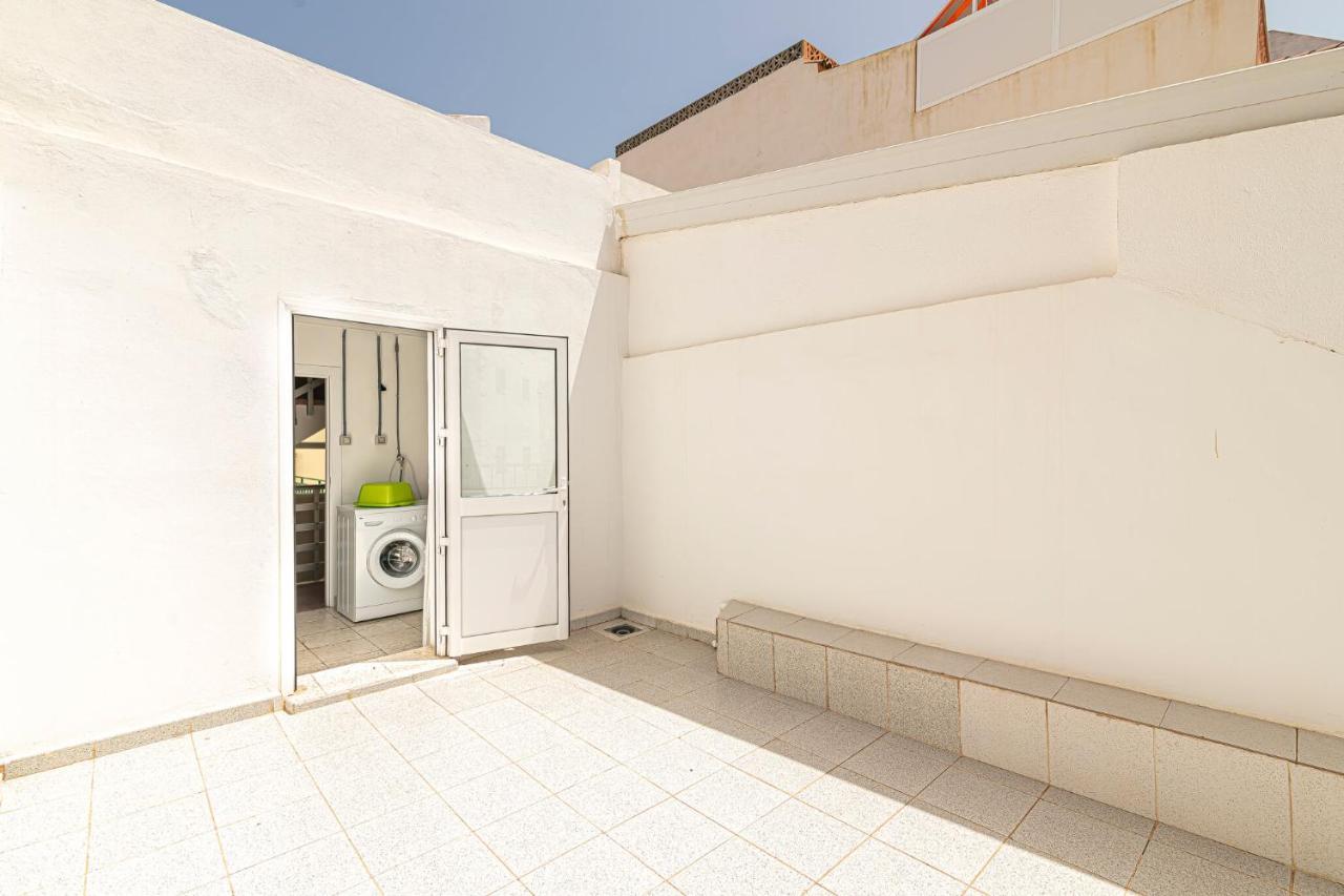 Apartamentos En El Centro De Los Cristianos アロナ エクステリア 写真