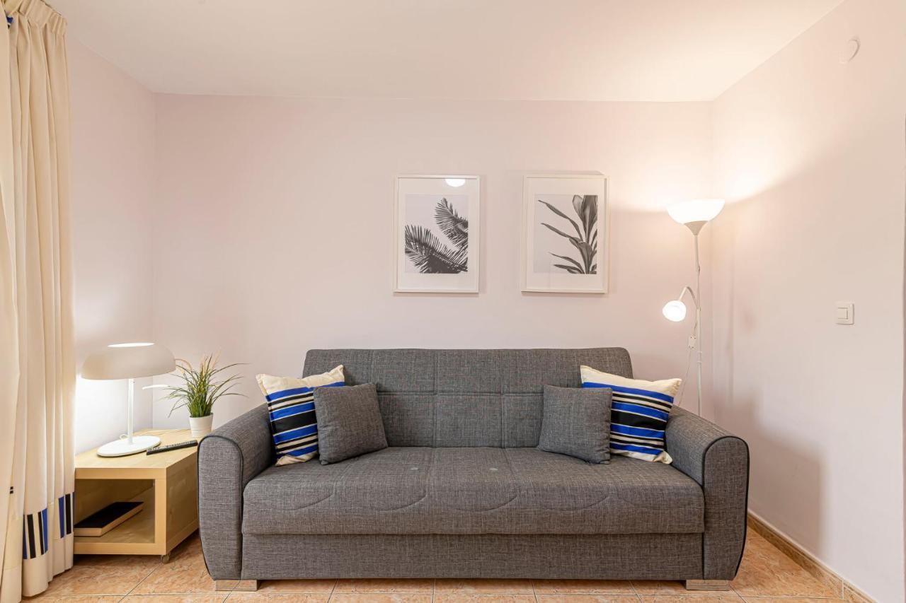 Apartamentos En El Centro De Los Cristianos アロナ エクステリア 写真