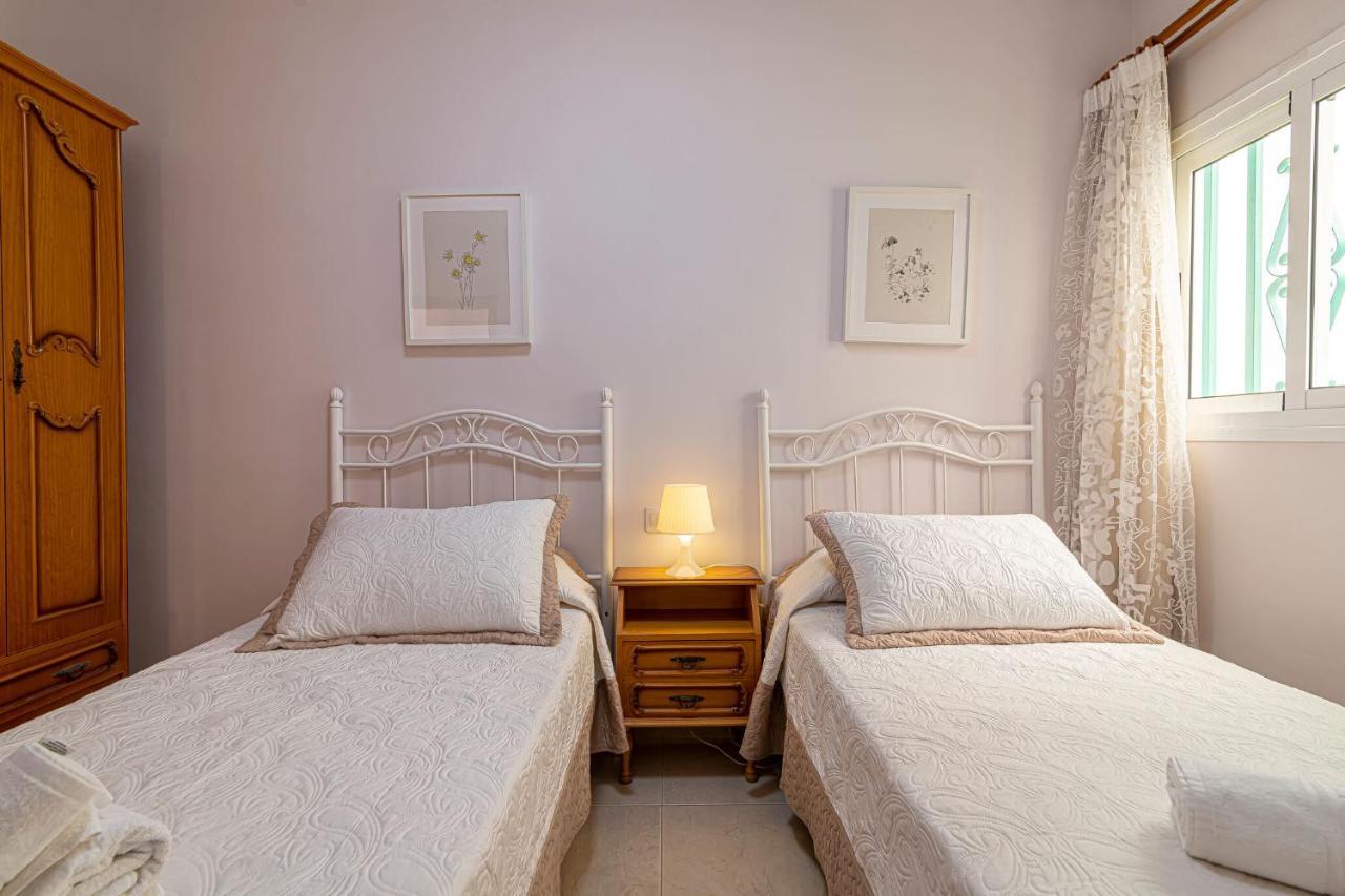 Apartamentos En El Centro De Los Cristianos アロナ エクステリア 写真