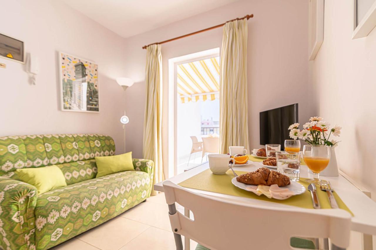 Apartamentos En El Centro De Los Cristianos アロナ エクステリア 写真