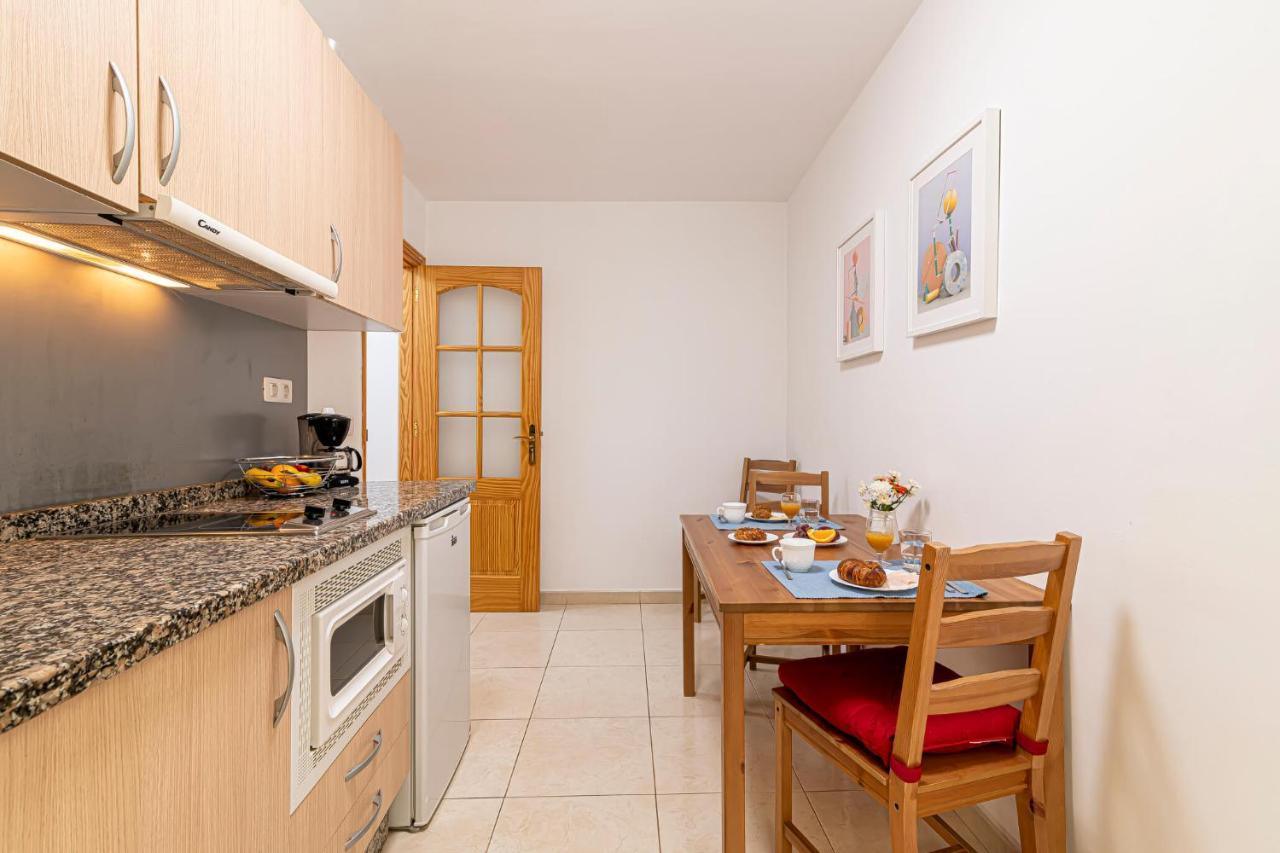 Apartamentos En El Centro De Los Cristianos アロナ エクステリア 写真