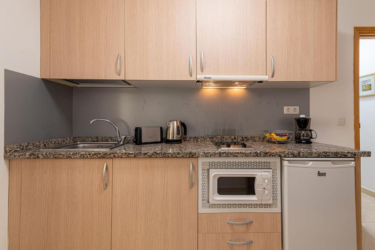 Apartamentos En El Centro De Los Cristianos アロナ エクステリア 写真
