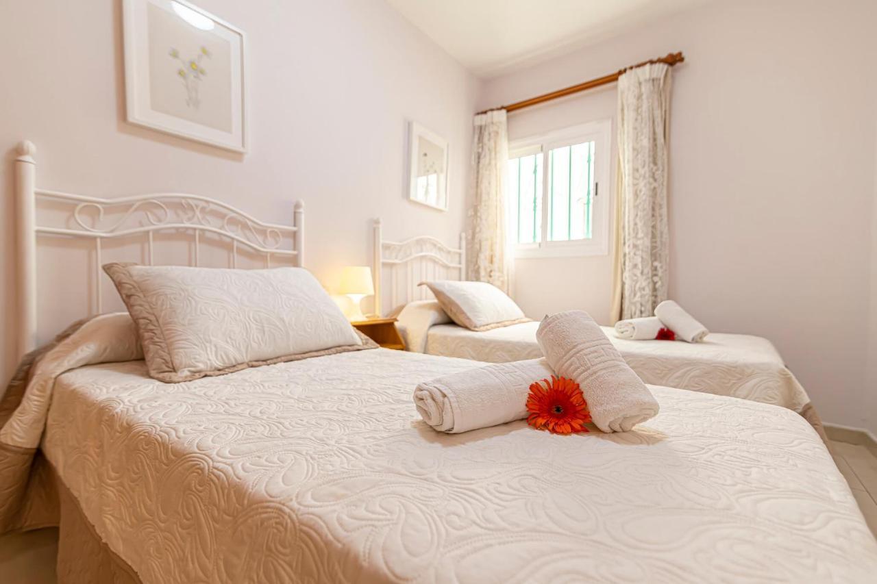 Apartamentos En El Centro De Los Cristianos アロナ エクステリア 写真