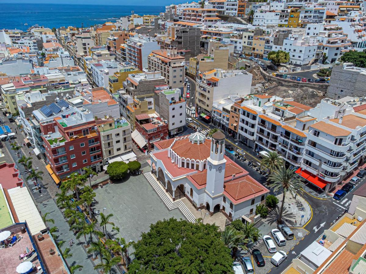Apartamentos En El Centro De Los Cristianos アロナ エクステリア 写真