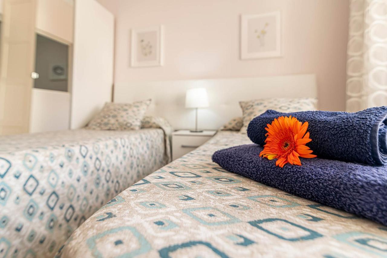 Apartamentos En El Centro De Los Cristianos アロナ エクステリア 写真