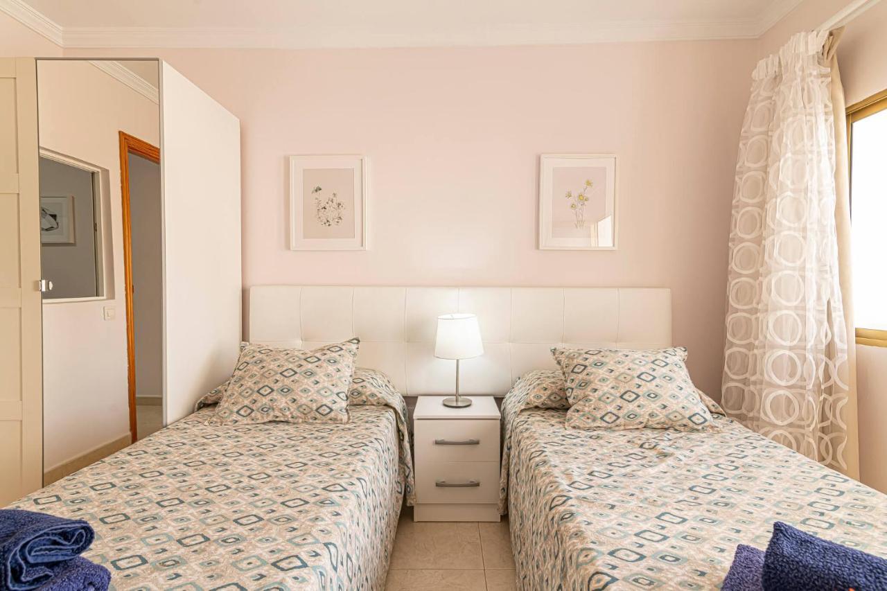 Apartamentos En El Centro De Los Cristianos アロナ エクステリア 写真