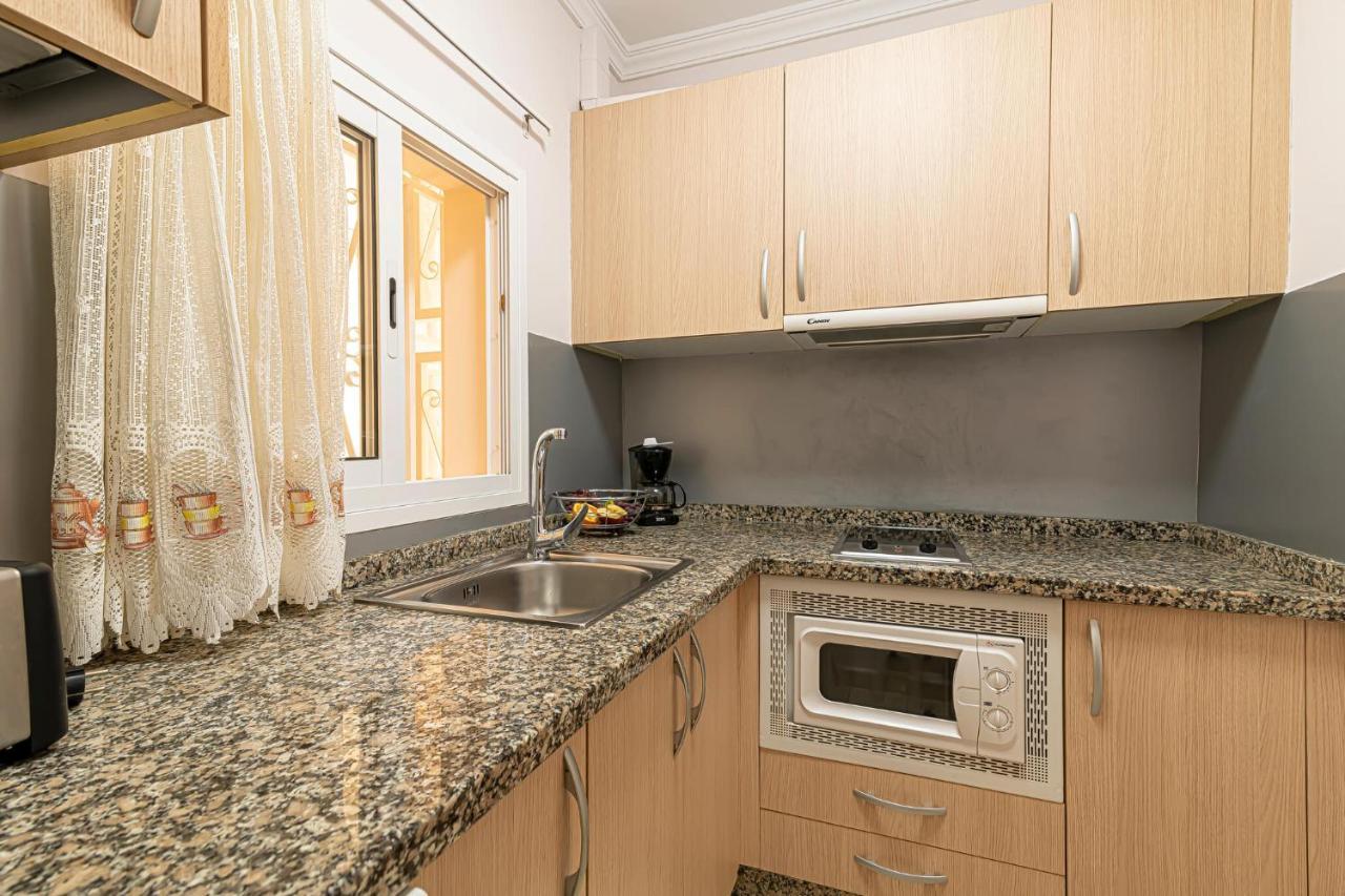 Apartamentos En El Centro De Los Cristianos アロナ エクステリア 写真