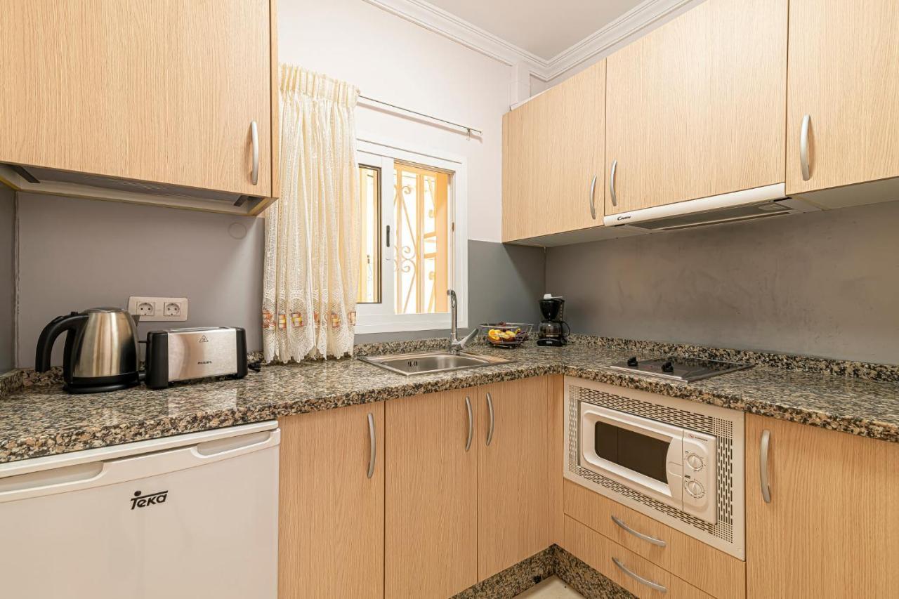 Apartamentos En El Centro De Los Cristianos アロナ エクステリア 写真