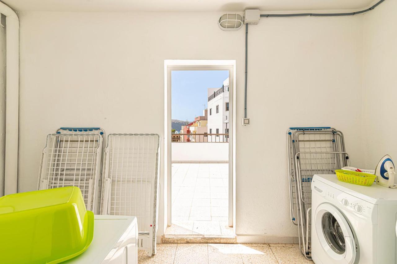 Apartamentos En El Centro De Los Cristianos アロナ エクステリア 写真
