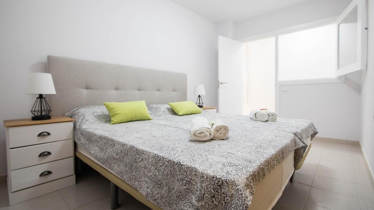 Apartamentos En El Centro De Los Cristianos アロナ エクステリア 写真