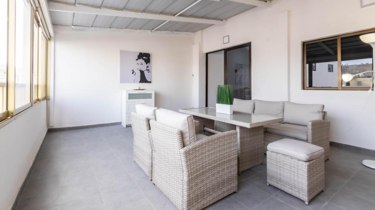 Apartamentos En El Centro De Los Cristianos アロナ エクステリア 写真