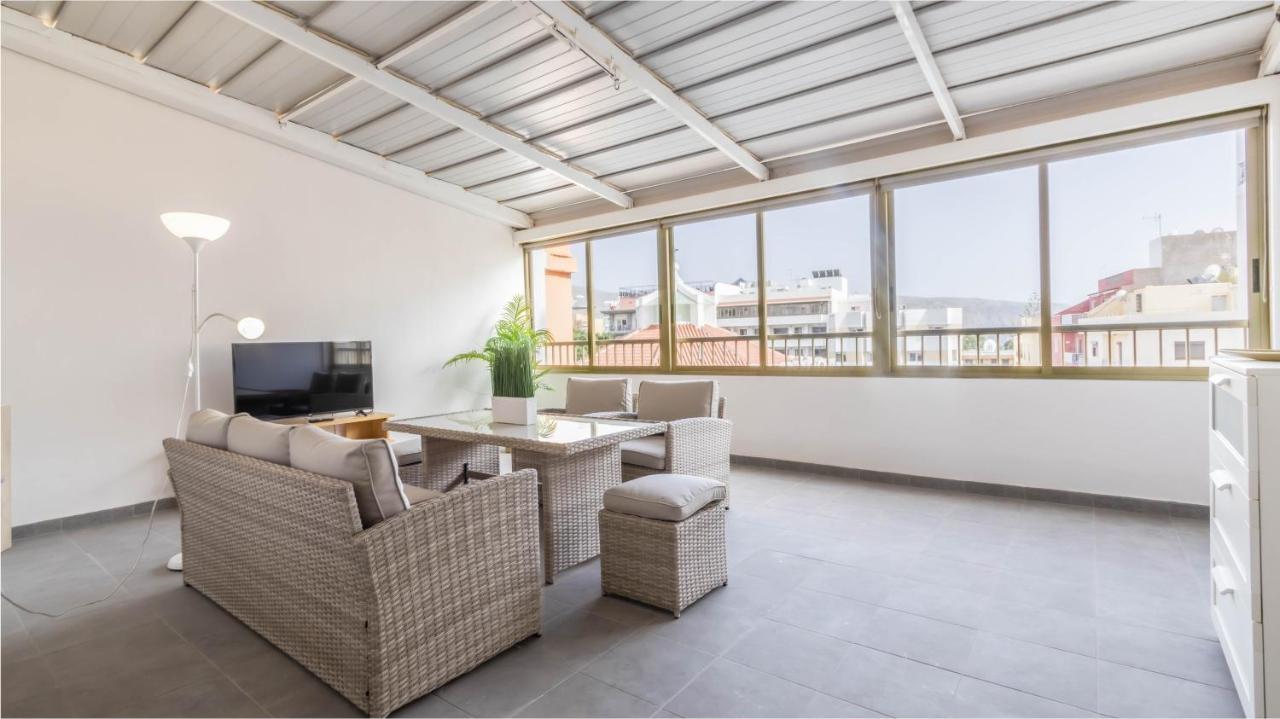 Apartamentos En El Centro De Los Cristianos アロナ エクステリア 写真