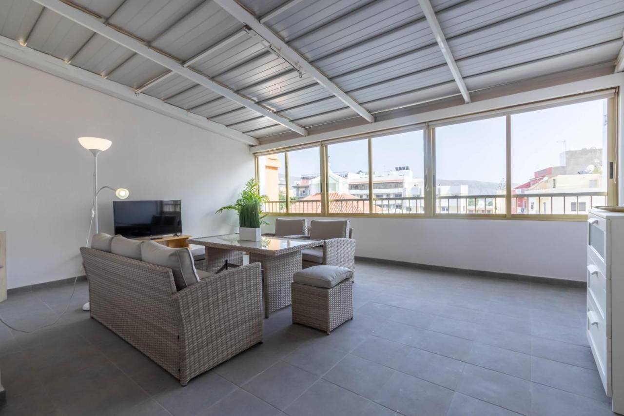 Apartamentos En El Centro De Los Cristianos アロナ エクステリア 写真