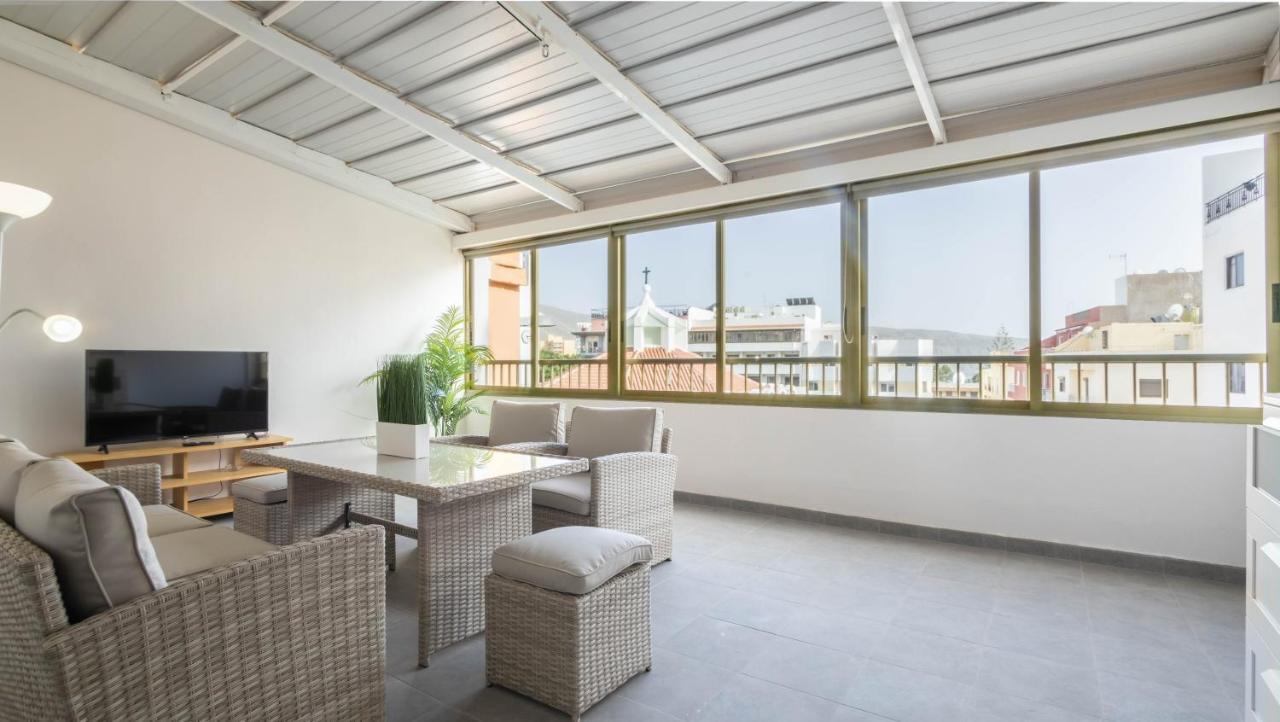 Apartamentos En El Centro De Los Cristianos アロナ エクステリア 写真