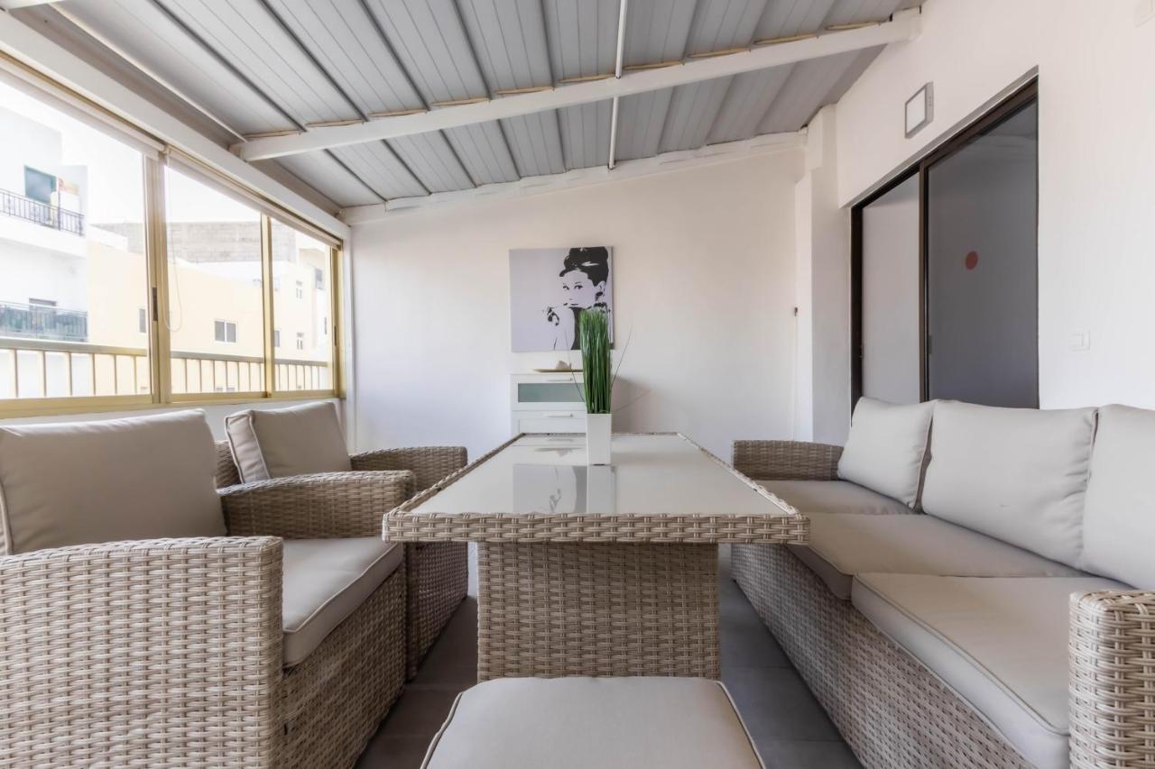 Apartamentos En El Centro De Los Cristianos アロナ エクステリア 写真