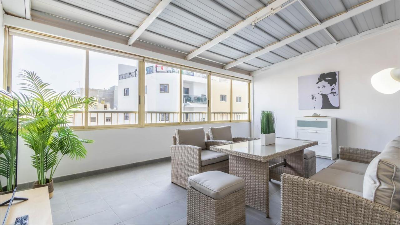 Apartamentos En El Centro De Los Cristianos アロナ エクステリア 写真